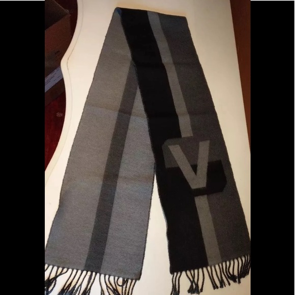 Louis Vuitton Accessories - Authentic Louis Vuitton cashmere and wool scarf
